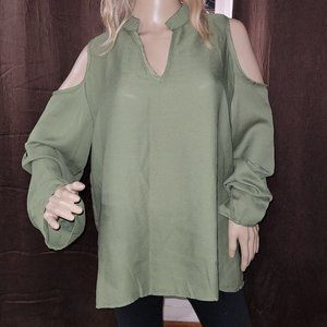 Fee et Rit green cold shoulder top Size 1